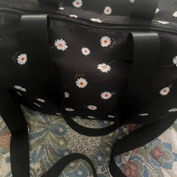 Alice & Olivia Duffle Bag and Bucket Hat EUC - Picture 3 of 5